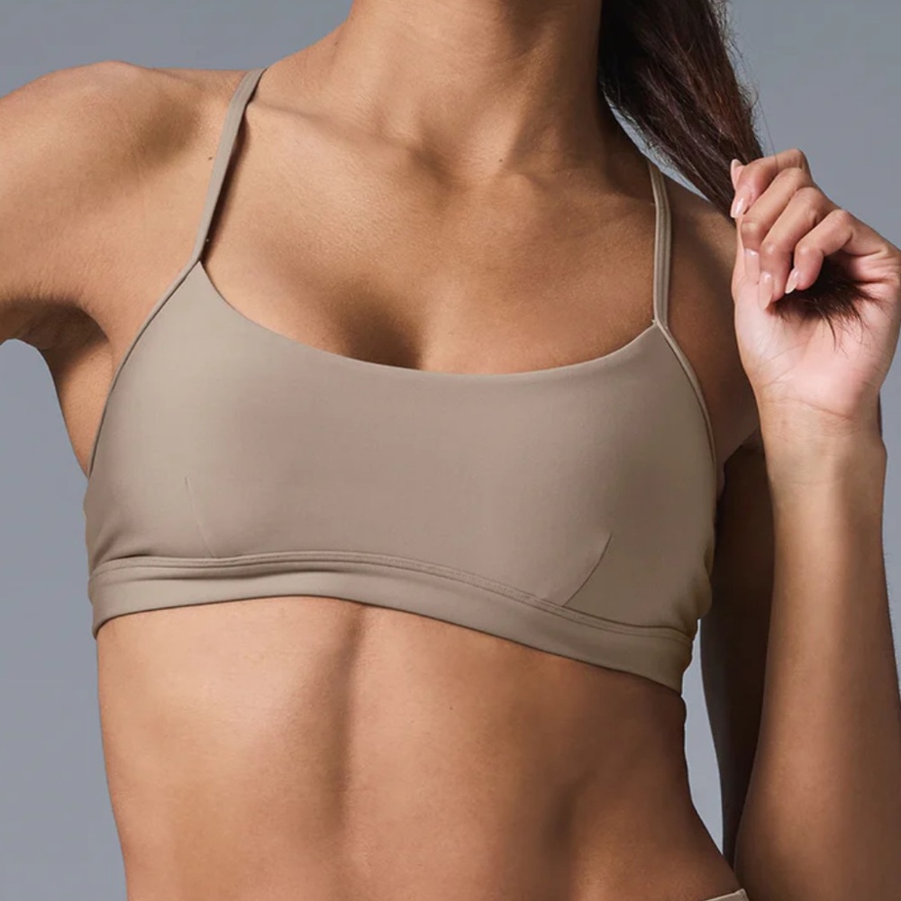 Alo Airlift Intrigue Bra (Gravel)